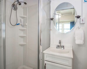 Bathtub - Captain's Quarters 3bed/2bath mobile home with dockage (Marathon)
