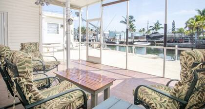 Captain's Quarters 3bed/2bath mobile home with dockage