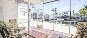 Captain's Quarters 3bed/2bath mobile home with dockage