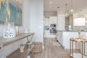 Fridge, microwave, oven, stovetop - Close to Beach - 2 Pools - Golf cart - Bikes (Inlet Beach)