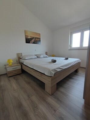 3 bedrooms, WiFi, bed sheets
