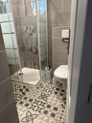 Suihku, hiustenkuivaaja