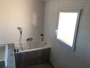 淋浴設備、廁紙