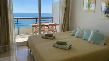 3 bedrooms, bed sheets