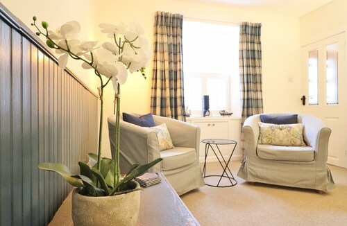 14 Union Street - sleeps 4 guests  in 2 bedrooms