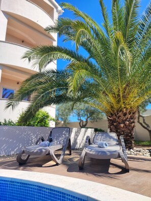 Property grounds - Villa Maya, apartma Deluxe s tremi spalnicami, bazen, vrt, v bližini plaže (Ližnjan)