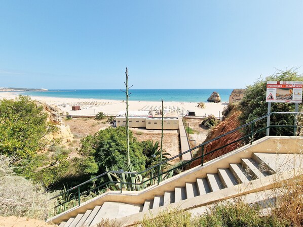 Vlak bij het strand