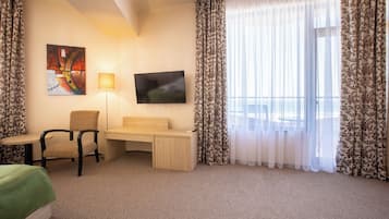 Chambre Prestige double, vue sur la mer | Minibar, coffre-fort, décor unique, bureau