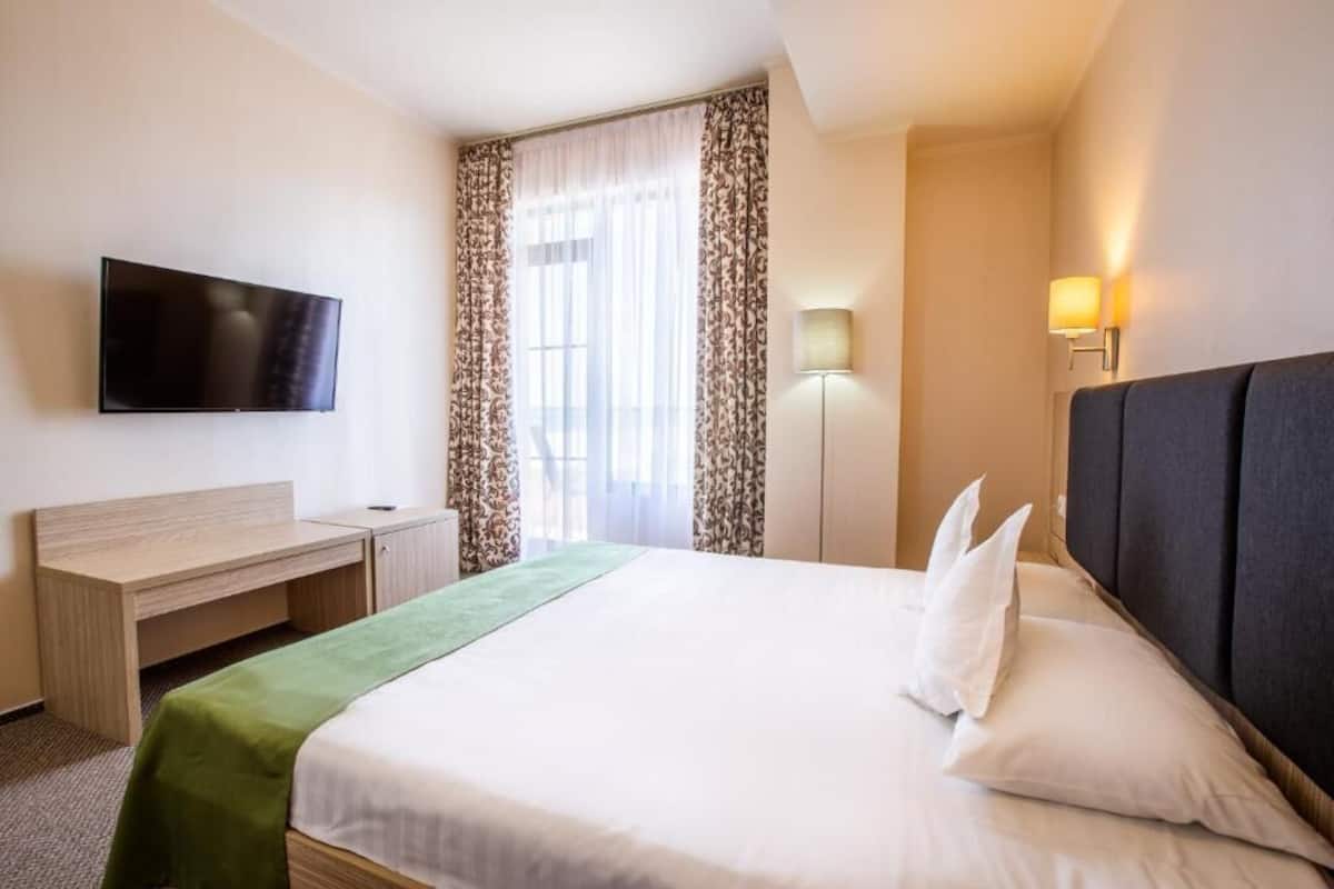 Standard Double Room | Minibar, in-room safe, individually decorated, desk