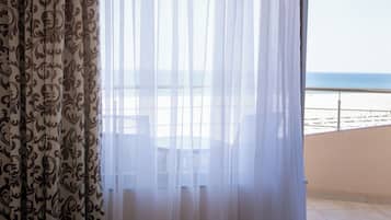 Phòng đôi Premium, quang cảnh biển | Minibar, két bảo mật tại phòng, trang trí khác biệt, bàn