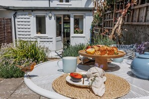 تناول الطعام بالخارج