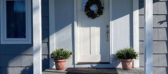 Serenity Cottage: Central to state parks, historic towns, MD & VA beaches