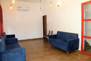 Lobby sitting area - The Kiwi Hotel (Indore)