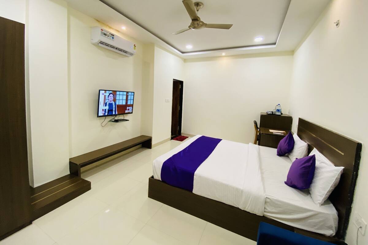 Deluxe Room | Premium bedding, WiFi (free), bed sheets