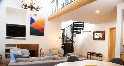 Meadowbrook Condo 9 - Couples Oasis Hideout Prime for Hiking or Bike Path