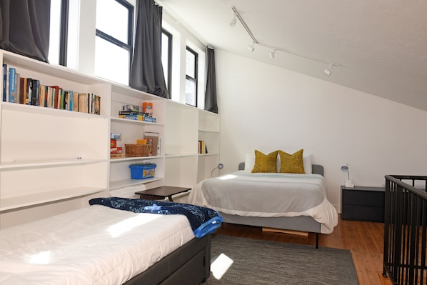 1 habitación, tabla de planchar con plancha, wifi gratis y ropa de cama