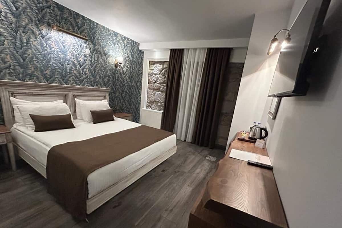 Camera Superior con letto matrimoniale o 2 letti singoli | 1 camera, ferro/asse da stiro, Wi-Fi gratuito