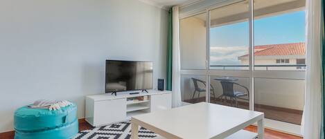 Kaupunkihuoneisto | Oleskelualue | 45–tuumainen taulutelevisio, jossa kaapelikanavat