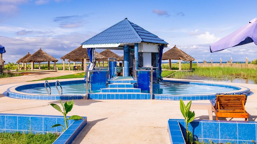 Sea-front Suite - Sleeps 3 - Balcony - Pool