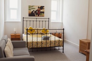 3 chambres, fer et planche à repasser, Wi-Fi gratuit, draps fournis