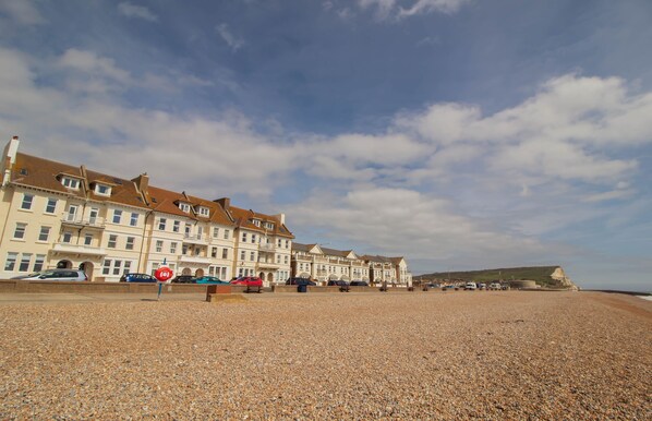 Exterior - The Courtyard - a house that sleeps 8 guests in 3 bedrooms (Seaford)