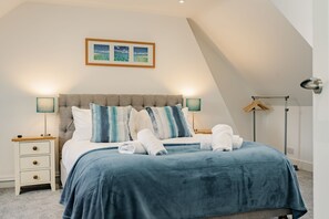 4 室のベッドルーム、WiFi (無料)、ベッドシーツ