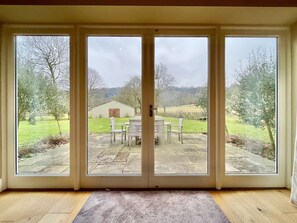 Interior - Beaufort Barn by inspirestays-com - a cottage that sleeps 6 guests in 3 bedrooms (Pulborough)