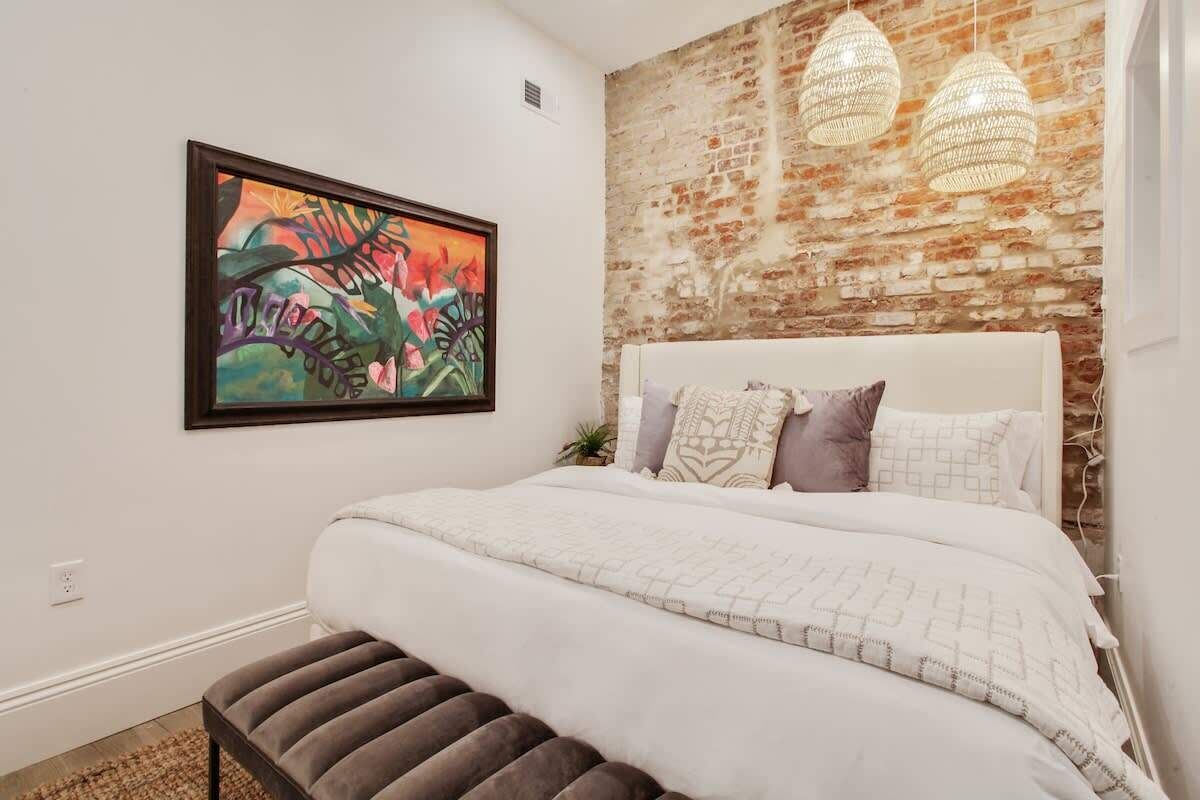 4 bedrooms, iron/ironing board, free WiFi, bed sheets