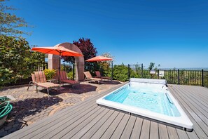 Terrace/patio - Hilltop Vineyard Home w/360 Views, Pool & Fire Pit! (Paso Robles)