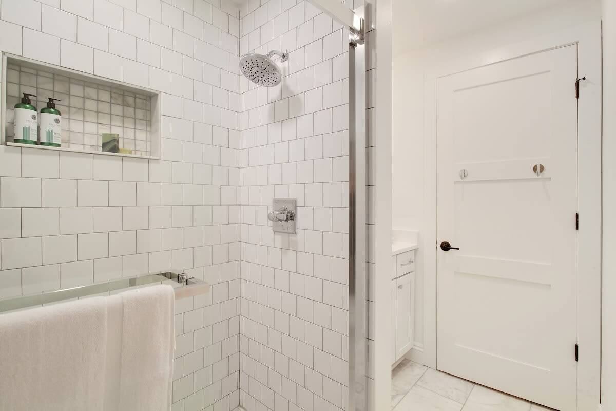 Bathtub, hair dryer, towels, shampoo