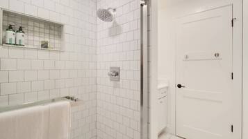 Bathtub, hair dryer, towels, shampoo