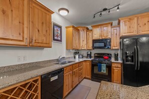 Fridge, microwave, oven, stovetop - Moose Mgmt at Bear Hollow 4205 Pool-HotTub-Trails-Reliable WiFi-Free Shuttle (Park City)