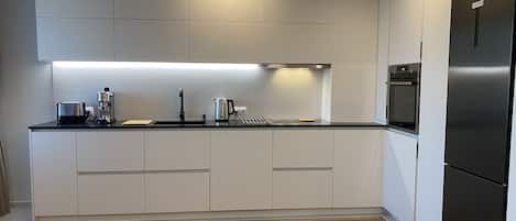 Fridge, oven, stovetop, dishwasher