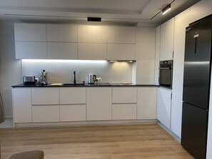 Fridge, oven, stovetop, dishwasher - Gran Capital - Top Central Apartment (София)