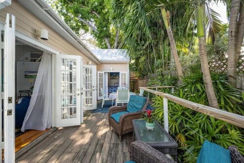 ELIZABETH'S SECRET: 3/2 In Old Town Key West, with a Private pool and Parking