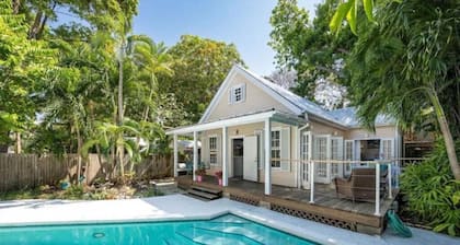 ELIZABETH'S SECRET: 3/2 In Old Town Key West, with a Private pool and Parking