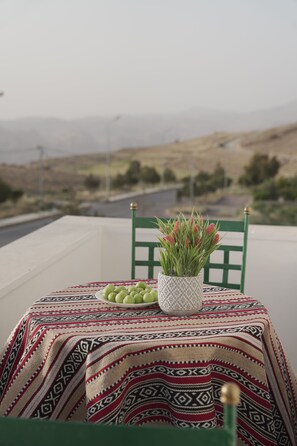 Deluxe Twin Room | Terrace/patio - Petra Passion Inn (Wadi Musa)