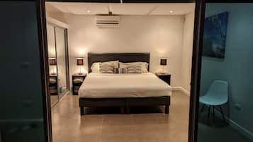 3 habitaciones, caja de seguridad en la habitación y escritorio
