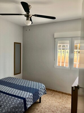 2 bedrooms, iron/ironing board, free WiFi, bed sheets - BONSOL BAJO SOLO FAMILIAS (Xeraco Playa)