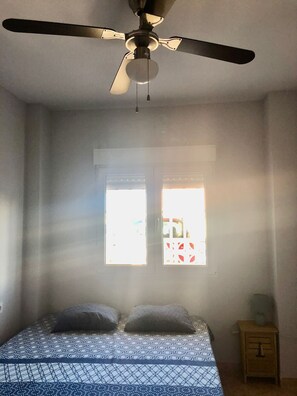 2 habitaciones, tabla de planchar con plancha y wifi gratis 