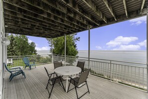 Outdoor dining - Sleepy Hollow Beach Resort Introduces Shore Building 39 (South Haven)
