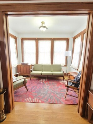 Smart TV, fireplace, stereo
