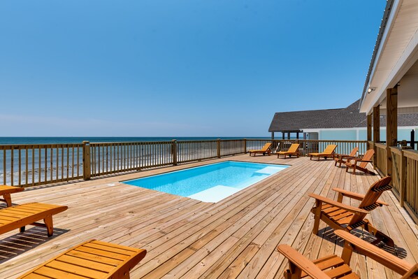 A heated pool - Oceanfront, pool, oversized deck, volleyball pit! - Lemon Breeze (Dauphin Island)