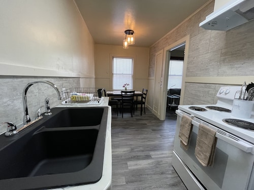 321 Lincoln #2: Studio, 1  BA Apartment in Sitka, Sleeps 2