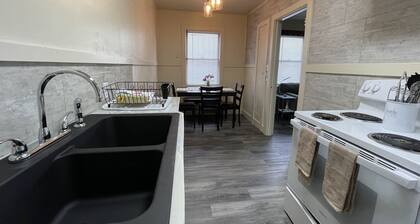 321 Lincoln #2: Studio, 1 BA Apartment in Sitka, Sleeps 2