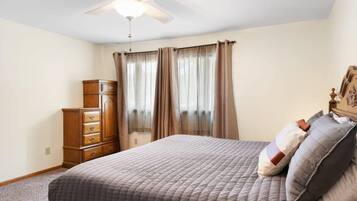 2 habitaciones, tabla de planchar con plancha, wifi y ropa de cama