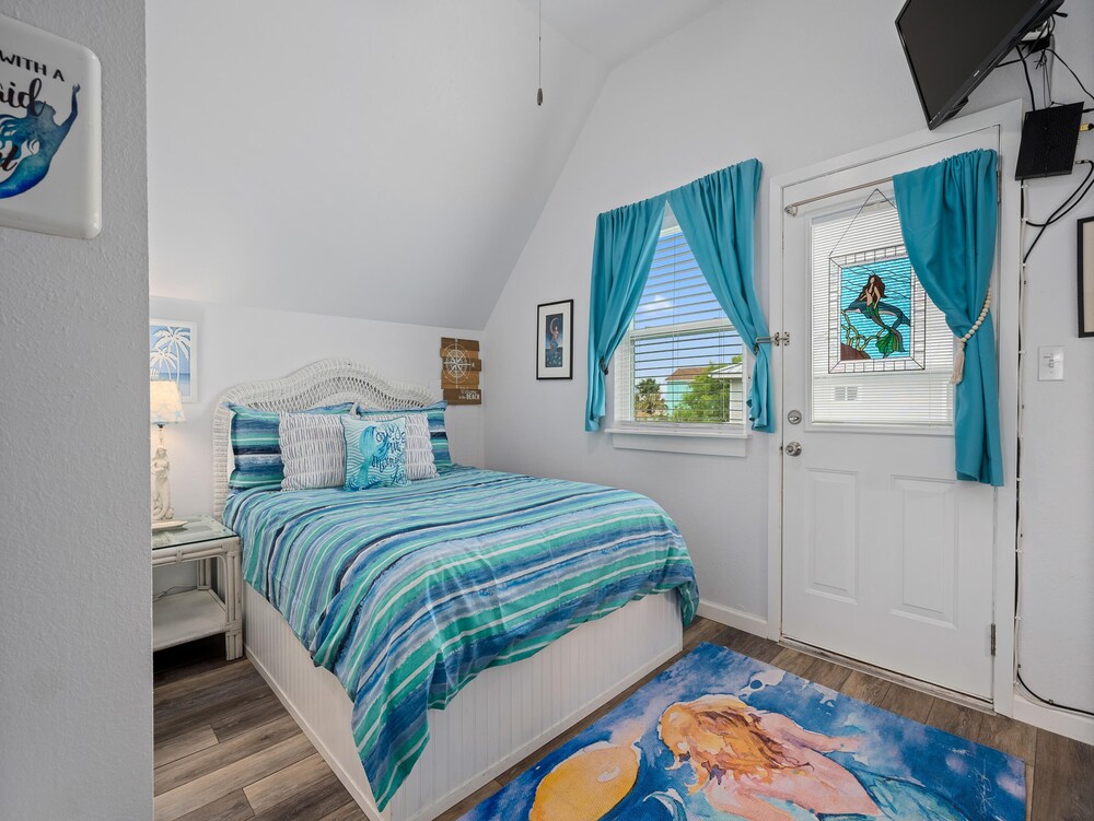 Mermaid Bay Downtown Pet Friendly, Fenced Yard Rockport Vrbo