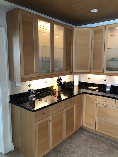 Bay View Bungalow By The Pier 4 Bedroom Home by RedAwning