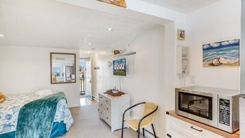 1 bedroom, internet, bed sheets