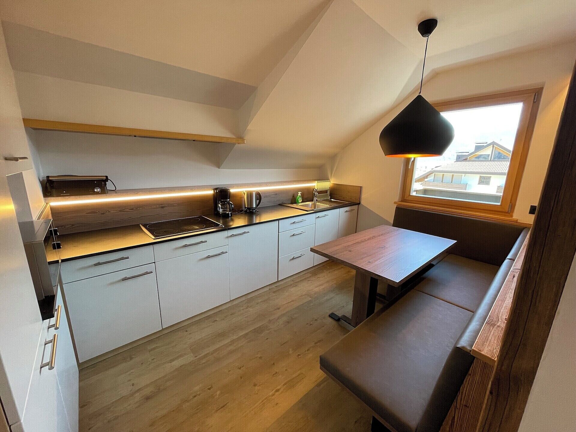Classic-Apartment | Wohnbereich | 32-Zoll-LED-Fernseher mit Satellitenempfang, Fernseher